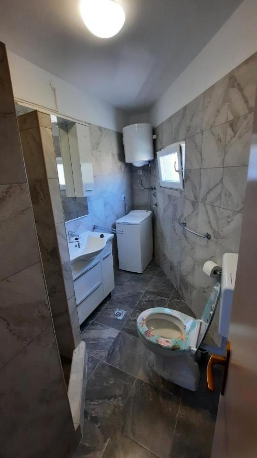 Apartment Pinoapplosinj เวลิโลชิน ภายนอก รูปภาพ
